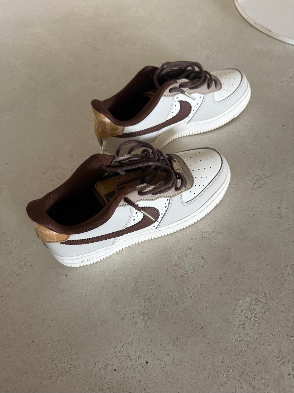 Nike Kids Sneakers White and Brown Accent
